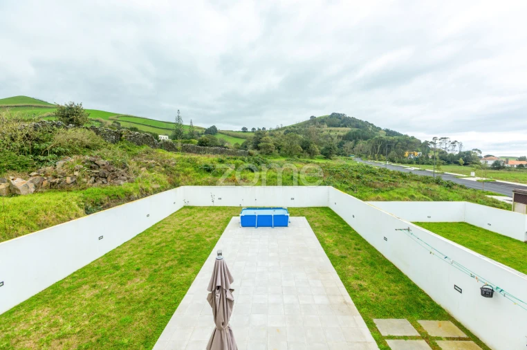 Moradia T4 para Venda em Cabouco Foto 21