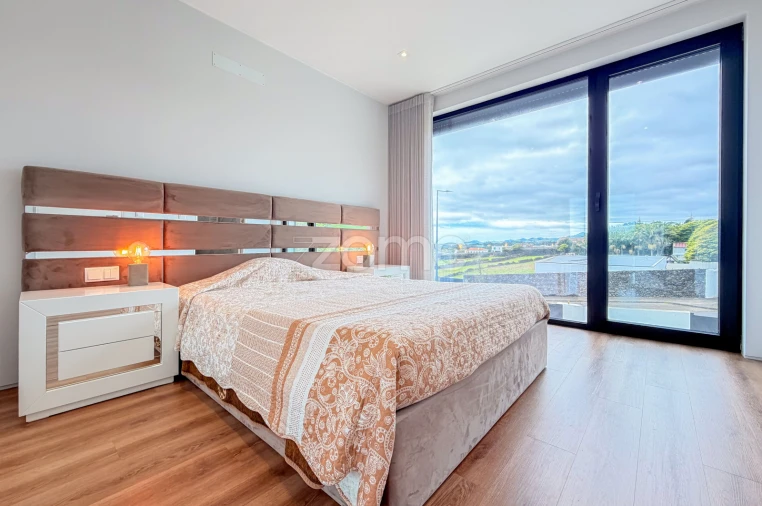 Moradia T4 para Venda em Cabouco Foto 24