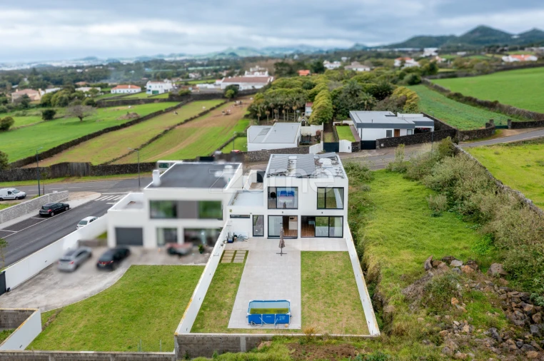 Moradia T4 para Venda em Cabouco Foto 31