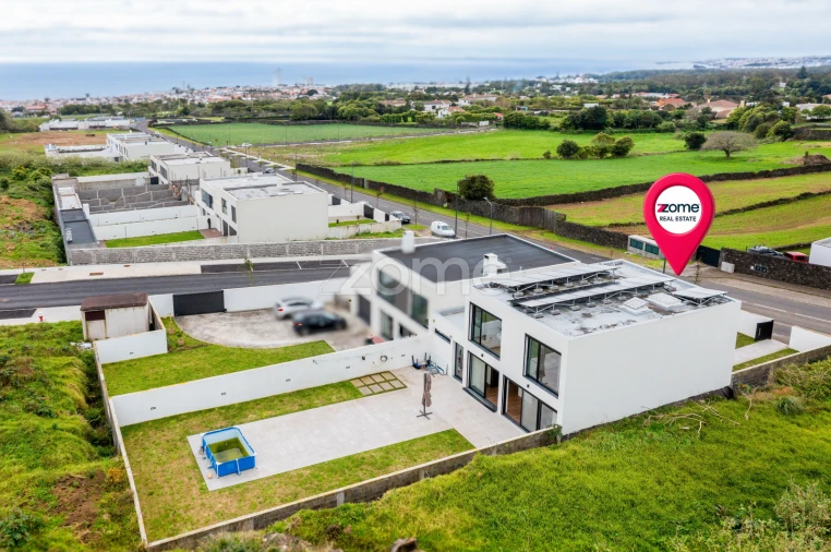 Moradia T4 para Venda em Cabouco Foto 32