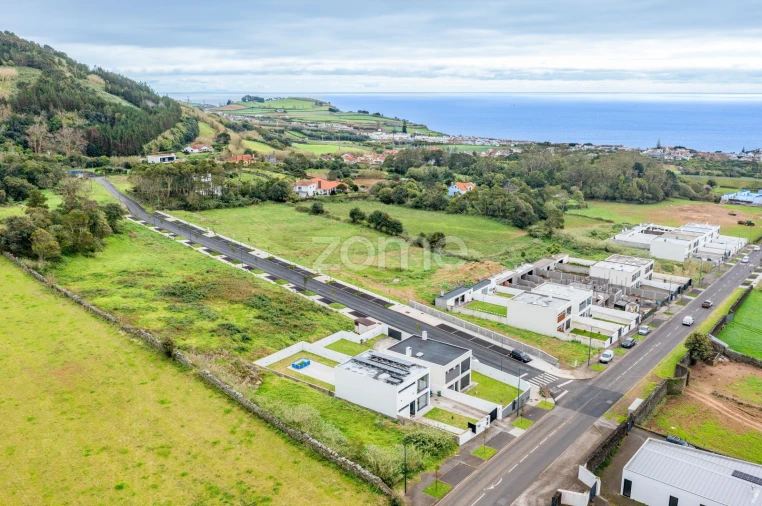 Moradia T4 para Venda em Cabouco Foto 33