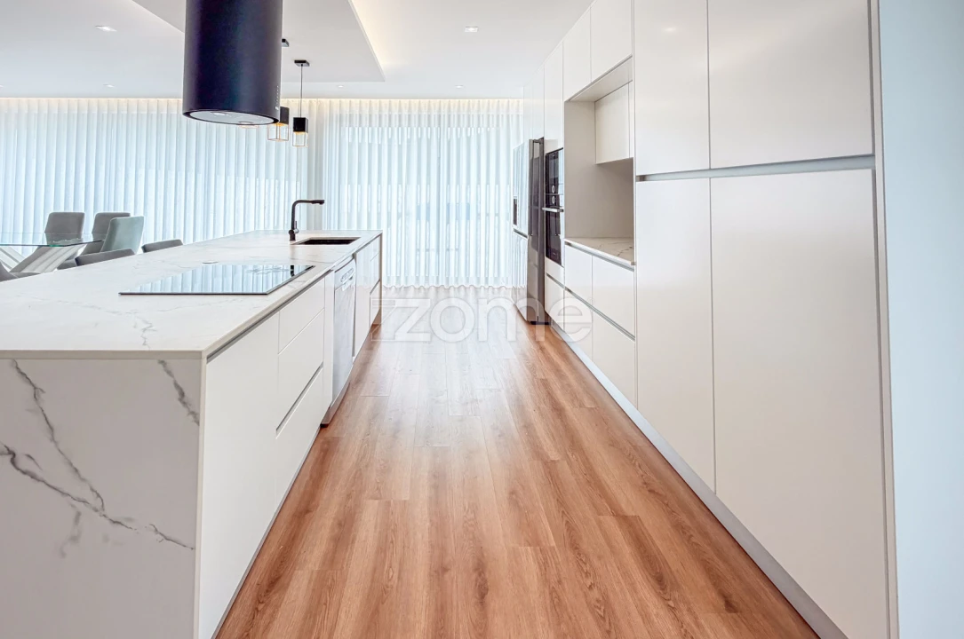 Moradia T4 para Venda em Cabouco Foto 9