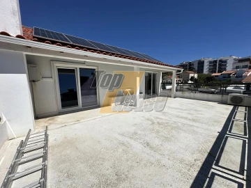 Moradia T4 para Venda em Charneca de Caparica e Sobreda