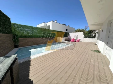 Moradia T4 para Venda em Charneca de Caparica e Sobreda
