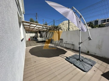Moradia T4 para Venda em Charneca de Caparica e Sobreda