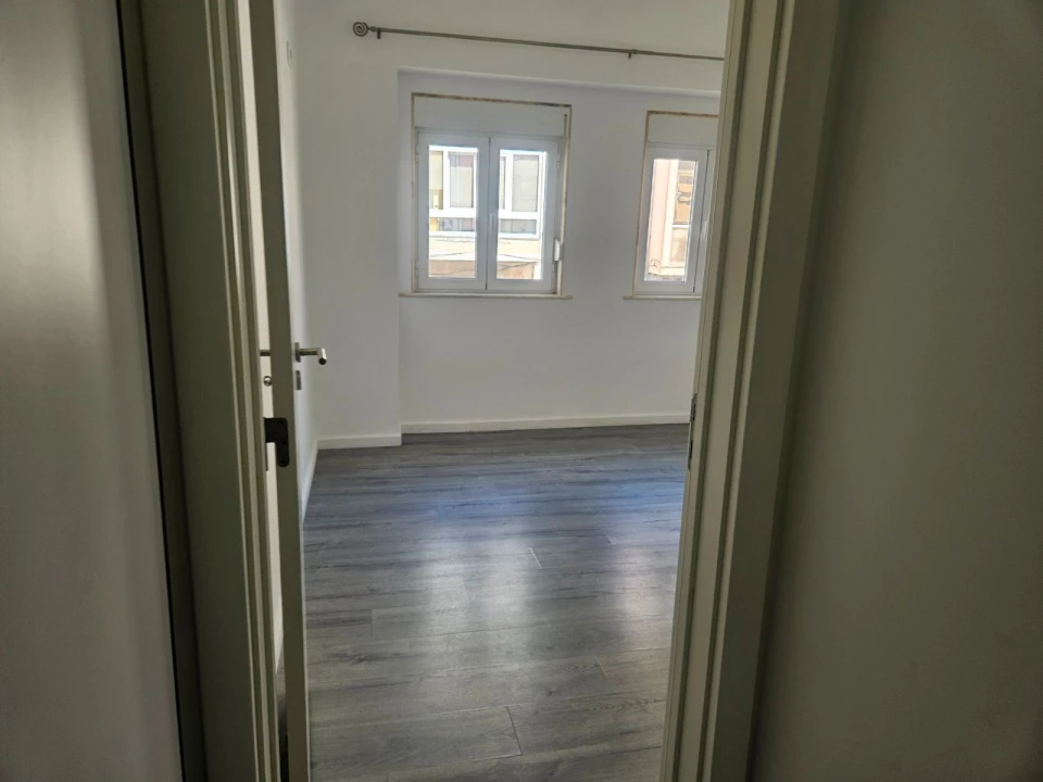 Apartamento T3 para Arrendamento em Queluz e Belas Foto 3