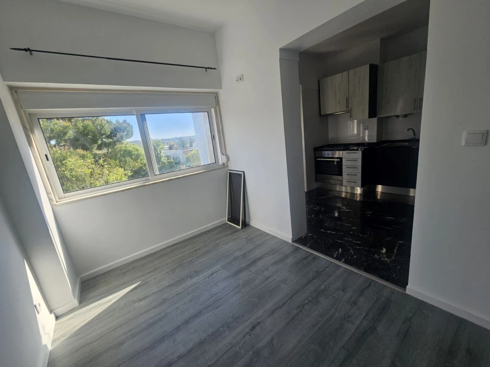 Apartamento T3 para Arrendamento em Queluz e Belas Foto 3