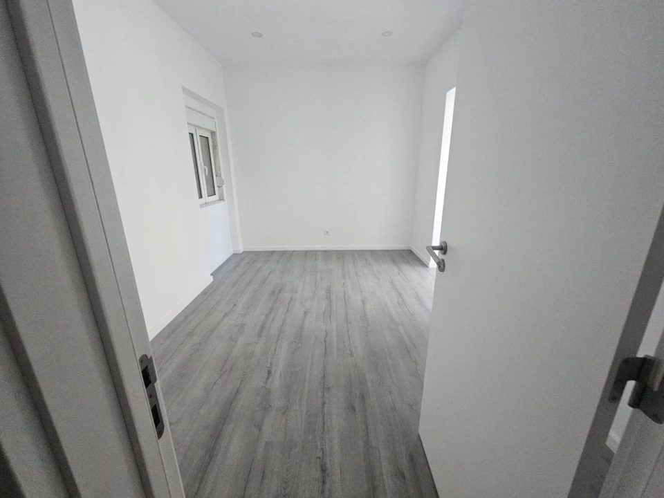 Apartamento T3 para Arrendamento em Queluz e Belas Foto 11