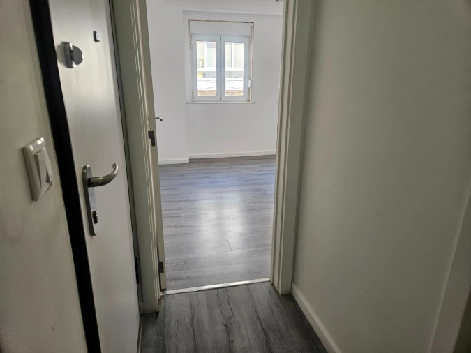 Apartamento T3 para Arrendamento em Queluz e Belas Foto 2