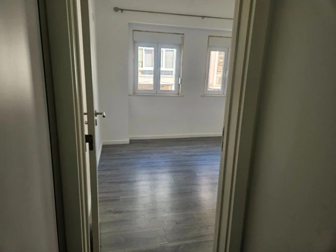 Apartamento T3 para Arrendamento em Queluz e Belas Foto 3