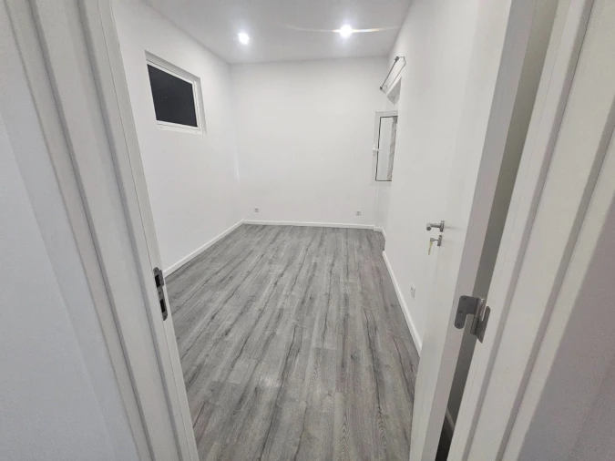 Apartamento T3 para Arrendamento em Queluz e Belas Foto 4