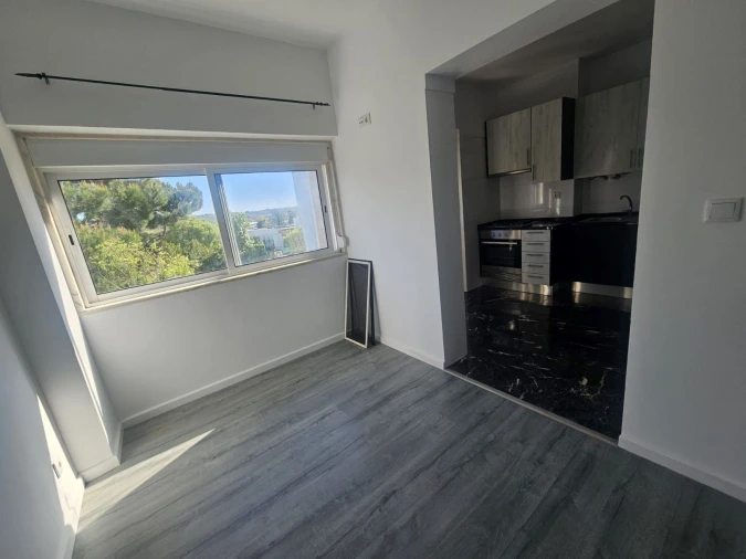Apartamento T3 para Arrendamento em Queluz e Belas Foto 3
