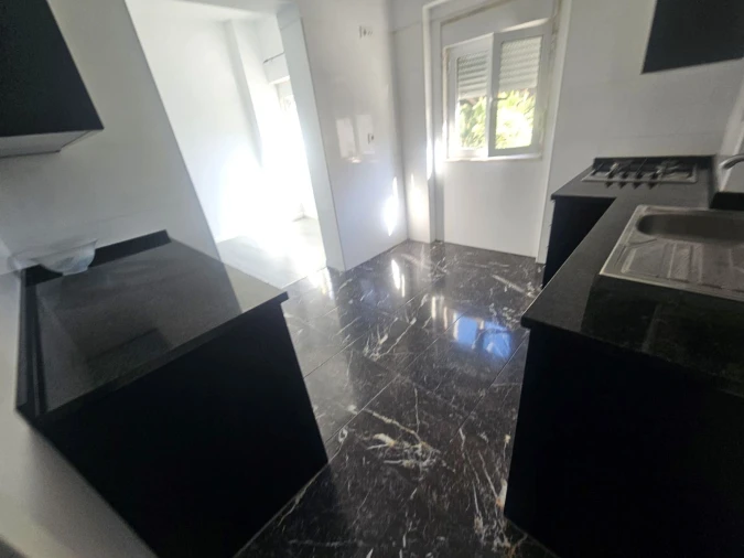 Apartamento T3 para Arrendamento em Queluz e Belas Foto 4