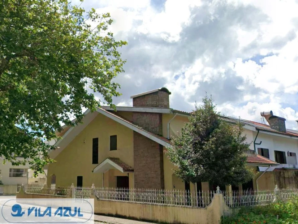 Moradia T4 para Venda em Arcozelo Foto 1