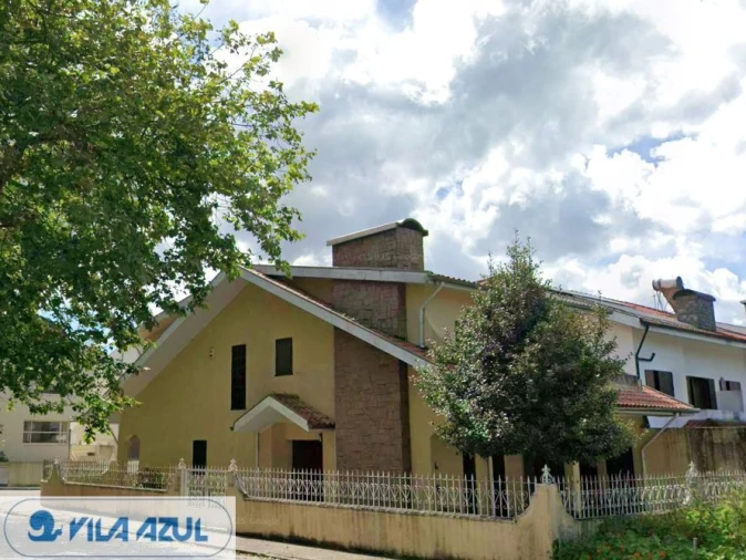 Moradia T4 para Venda em Arcozelo