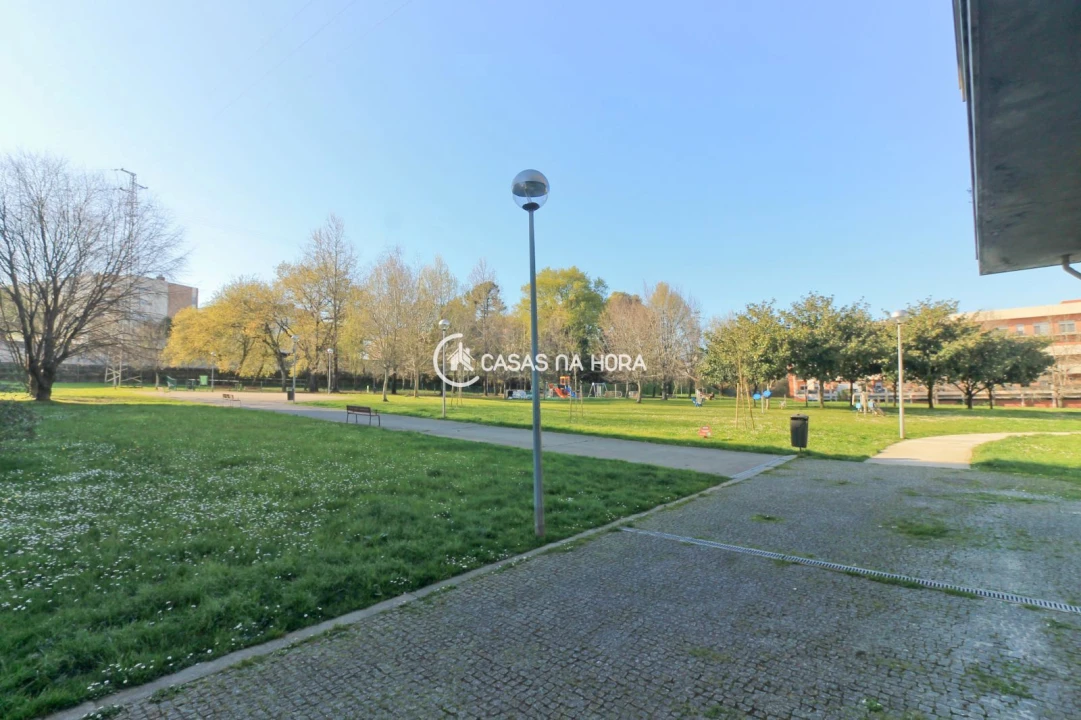 Apartamento T2 para Venda em Castêlo da Maia Foto 2