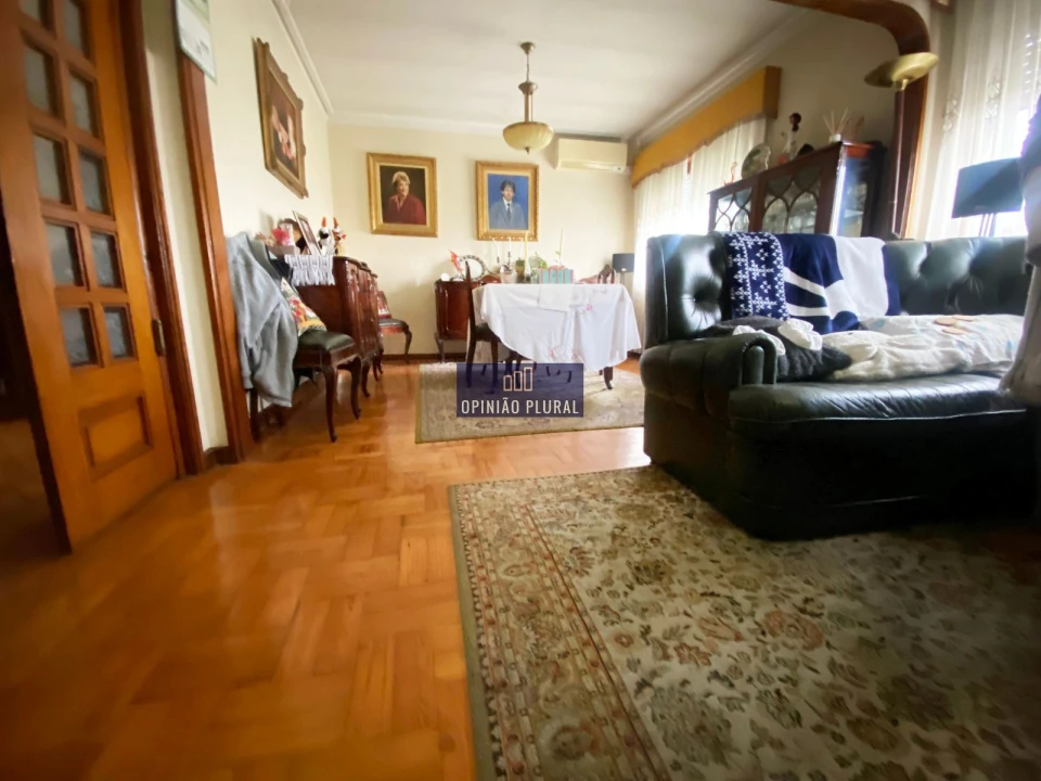 Moradia T4 para Venda em Serzedo e Perosinho Foto 3