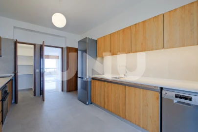 Apartamento T3 para Arrendamento em Oeiras e São Julião da Barra, Paço de Arcos e Caxias