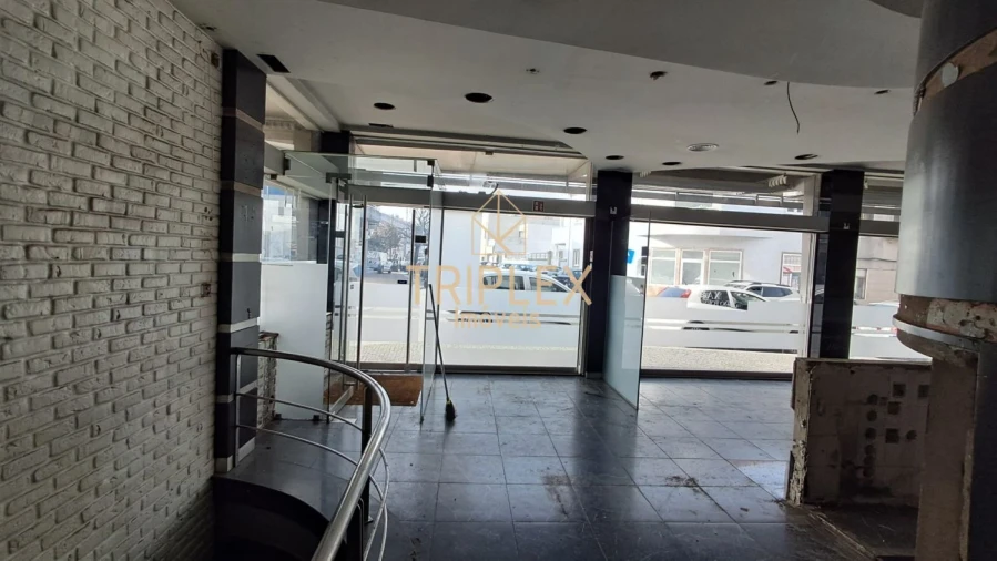 Loja para Arrendamento em Pedrouços Foto 27