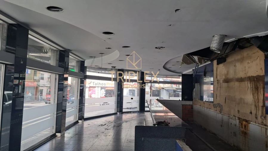 Loja para Arrendamento em Pedrouços Foto 8