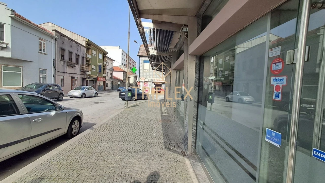 Loja para Arrendamento em Pedrouços Foto 4