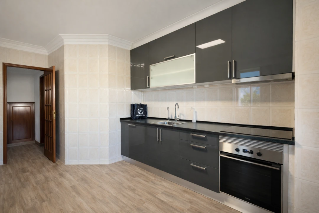 Apartamento T2 para Venda em Nogueira e Silva Escura Foto 3