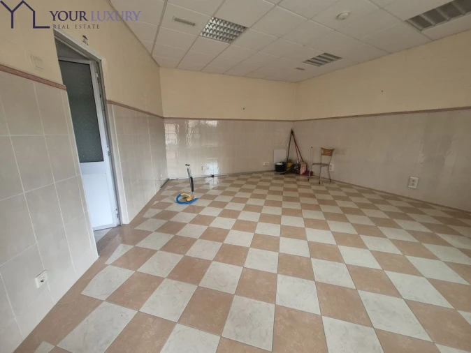 Loja para Arrendamento em Queluz e Belas Foto 2