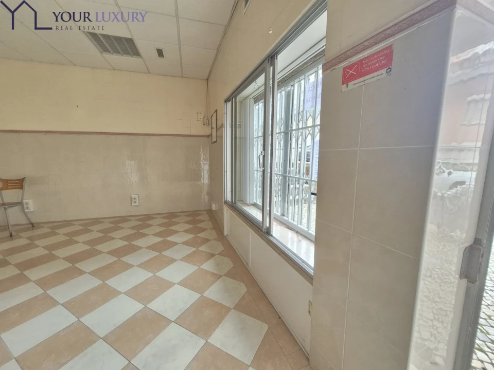 Loja para Arrendamento em Queluz e Belas Foto 3