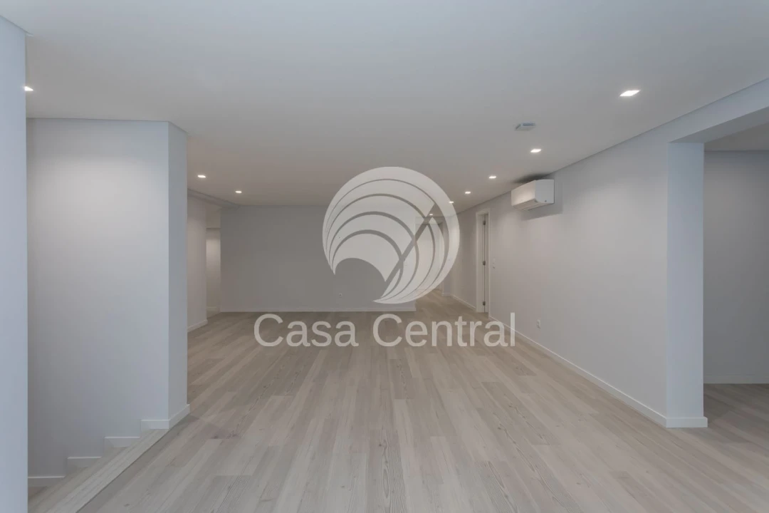 Moradia T5 para Venda em Alcabideche Foto 49