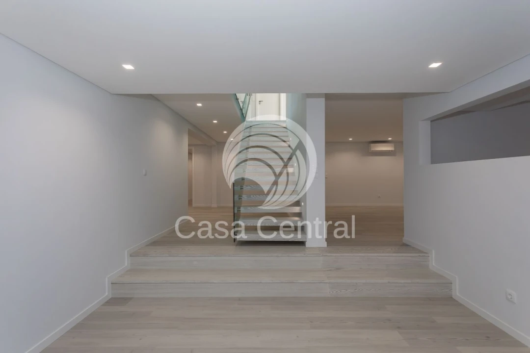 Moradia T5 para Venda em Alcabideche Foto 40