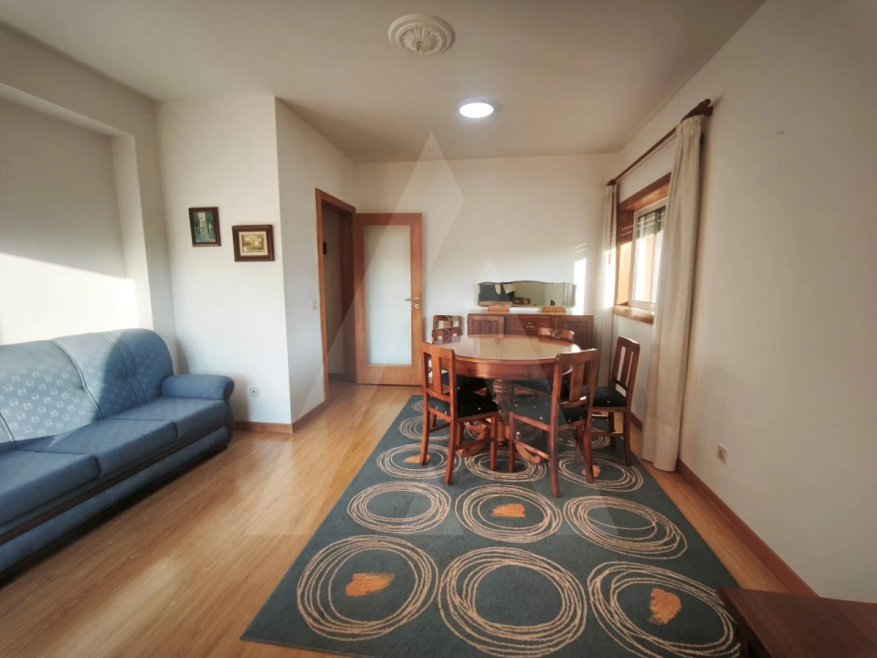 Apartamento T1 para Arrendamento em Alquerubim Foto 4