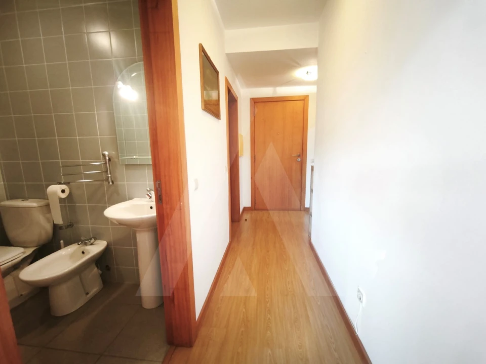 Apartamento T1 para Arrendamento em Alquerubim Foto 12