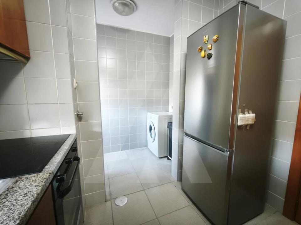 Apartamento T1 para Arrendamento em Alquerubim Foto 9