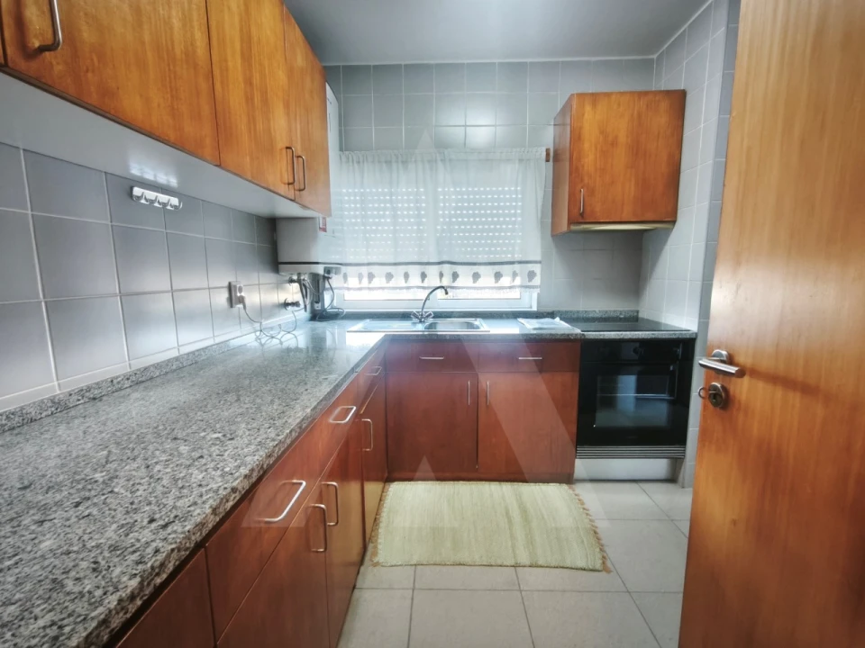 Apartamento T1 para Arrendamento em Alquerubim Foto 7
