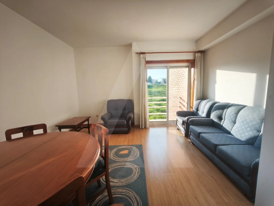 Apartamento T1 para Arrendamento em Alquerubim Foto 2