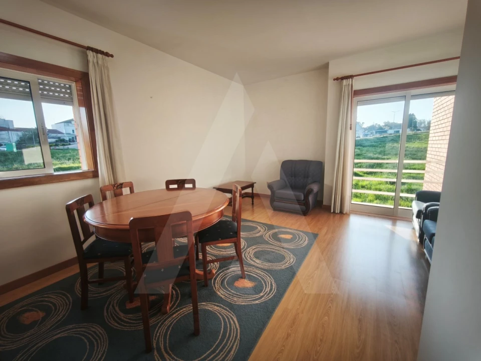 Apartamento T1 para Arrendamento em Alquerubim Foto 1