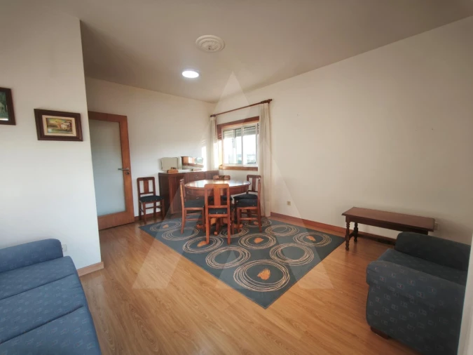 Apartamento T1 para Arrendamento em Alquerubim Foto 3