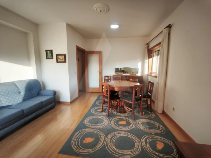 Apartamento T1 para Arrendamento em Alquerubim Foto 4