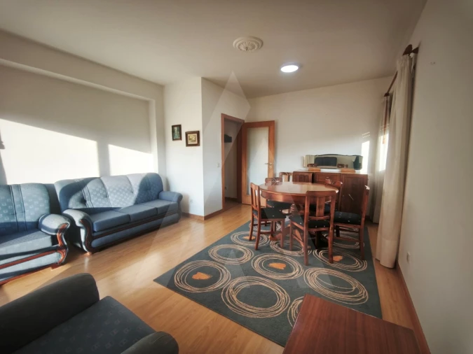 Apartamento T1 para Arrendamento em Alquerubim Foto 5