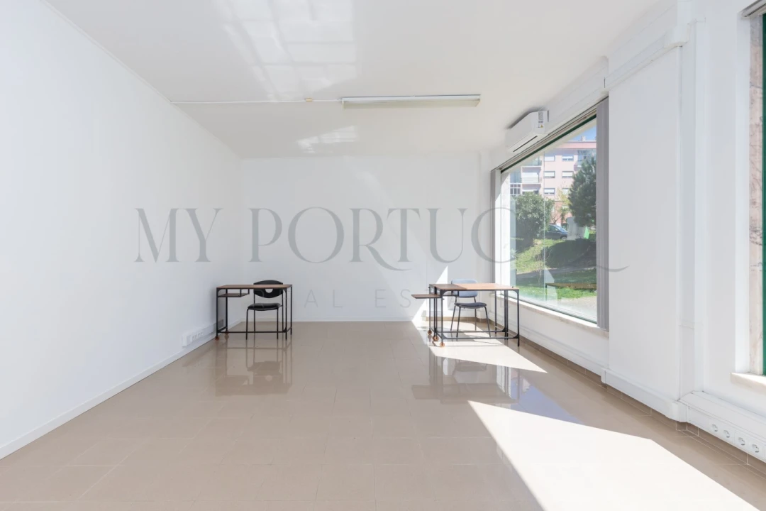 Escritório para Arrendamento em Rio de Mouro Foto 3