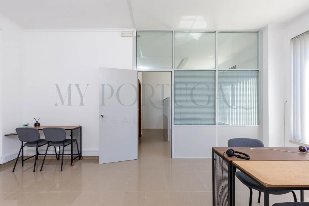 Escritório para Arrendamento em Rio de Mouro Foto 18