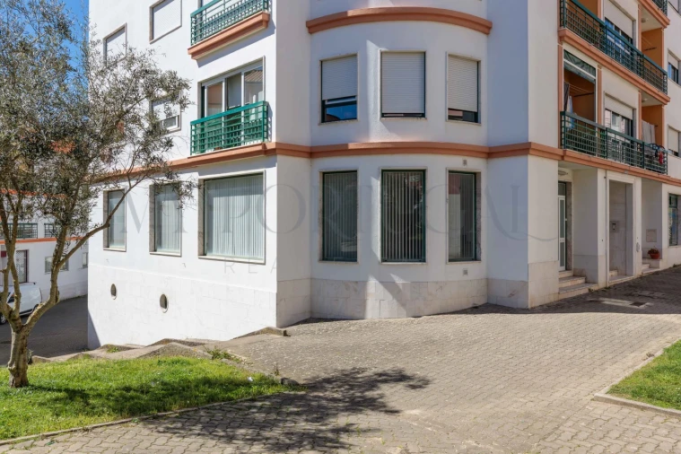 Escritório para Arrendamento em Rio de Mouro