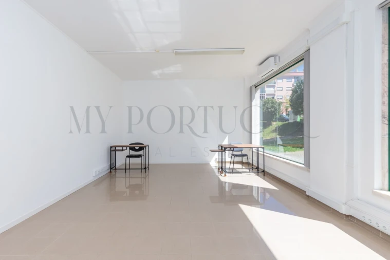 Escritório para Arrendamento em Rio de Mouro Foto 3