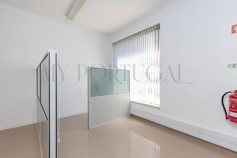 Escritório para Arrendamento em Rio de Mouro Foto 13