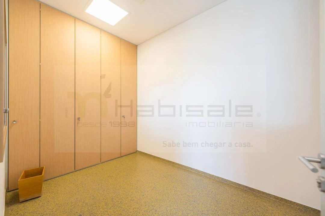 Armazém para Venda em Vialonga Foto 11