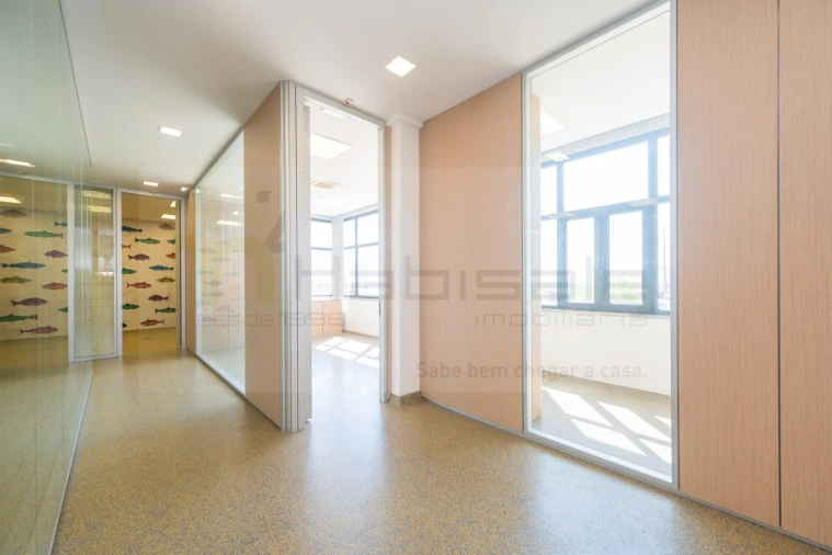 Armazém para Venda em Vialonga Foto 10