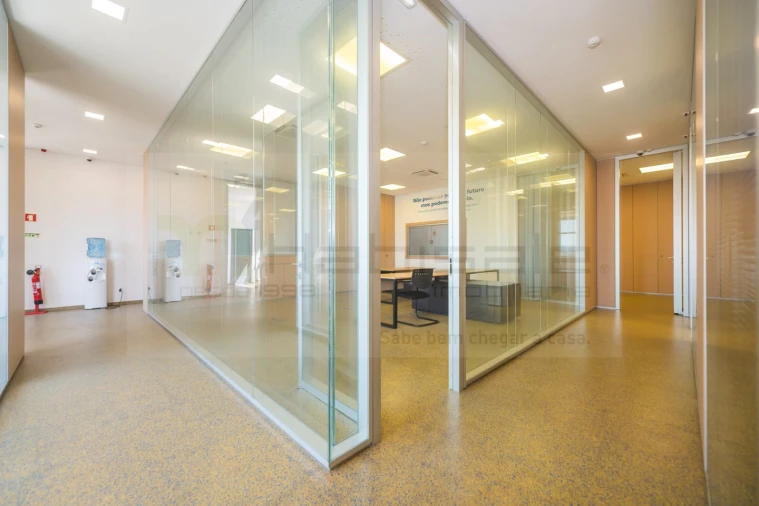 Armazém para Venda em Vialonga Foto 15