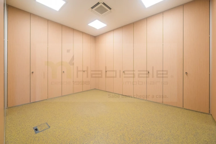 Armazém para Venda em Vialonga Foto 21