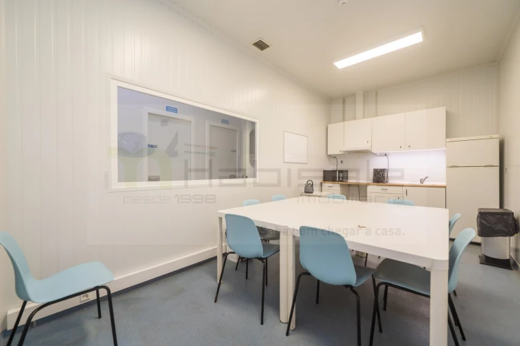 Armazém para Venda em Vialonga Foto 30