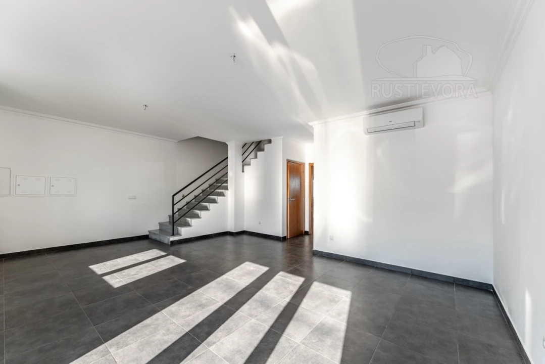 Moradia T3 para Venda em Malagueira e Horta das Figueiras Foto 8